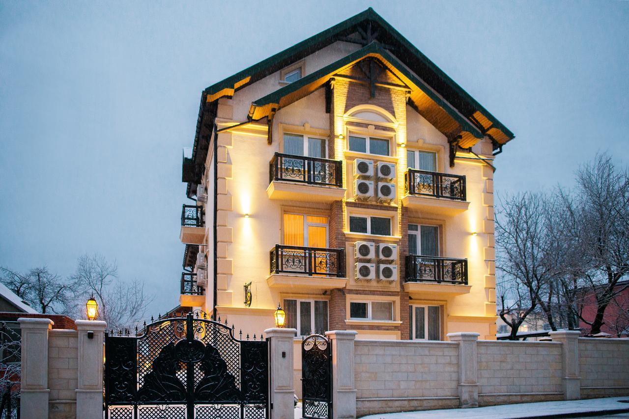 Galant Hotel Truskavets Exterior foto